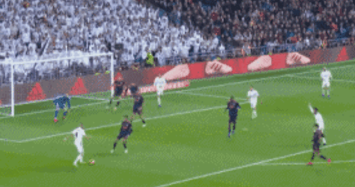 拜仁将创下德甲44轮连续领跑纪录，打破自己1973年创造的纪录（拜仁将连续44轮领跑德甲，刷新1973年自创纪录）