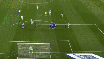 法比奥晒照：仔细看我受伤的右膝，你就知道我们队付出了一切（法比奥晒图：看我的右膝伤就懂，球队已拼尽所有）