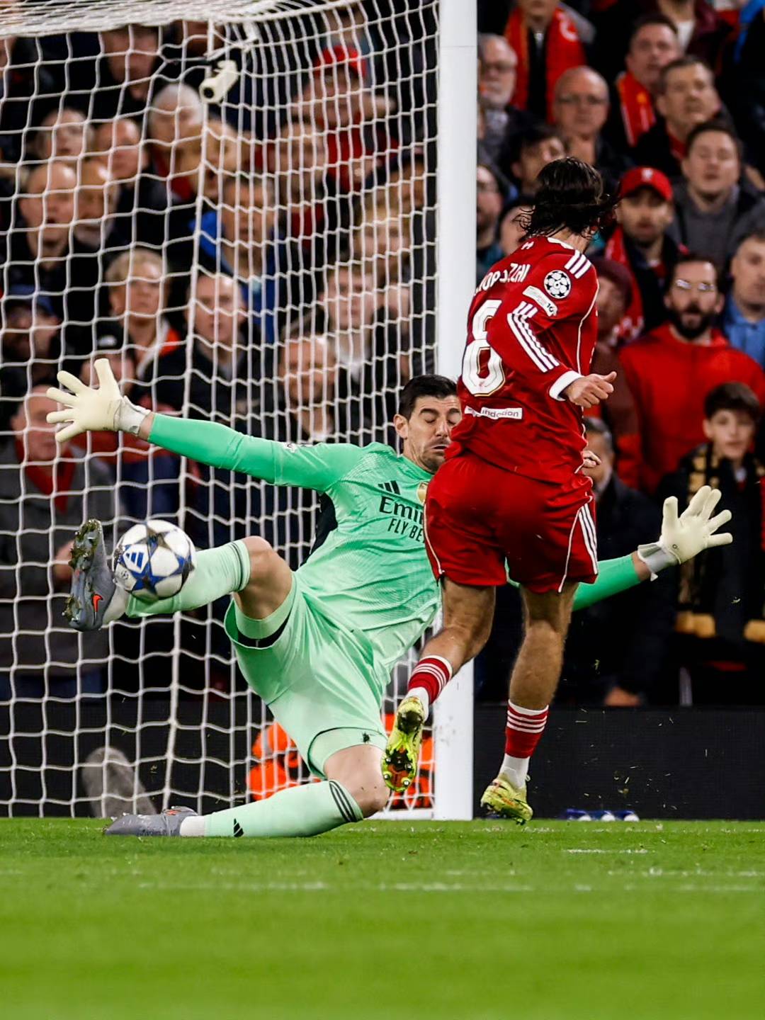 巴黎vs拜仁数据：巴黎25次射门9次射正，拜仁9次射门5次射正（数据战报：巴黎25射9正，拜仁9射5正）